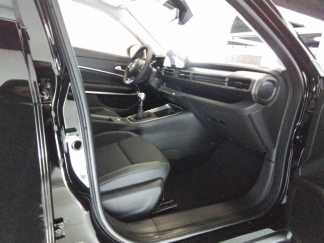 Fahrzeugansicht Jeep Avenger Altitude 1.2 ADAS Infotaiment & Komfort Winter-Paket Allwetter 17Zoll-Alu - Bild 15