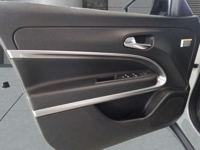 Fahrzeugansicht Jeep Avenger Summit 1.2 Infotainment-Paket Navi Soundsystem-JBL 360 Kamera LED El. Heckklappe - Bild 8