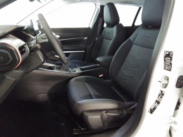 Fahrzeugansicht Jeep Avenger Summit 1.2 Infotainment-Paket Navi Soundsystem-JBL 360 Kamera LED El. Heckklappe - Bild 13