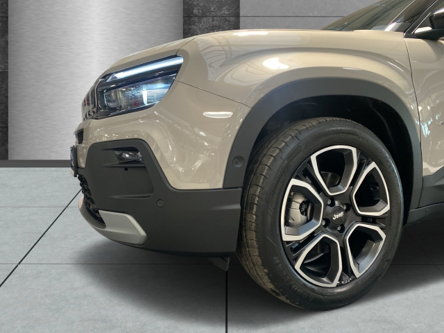 Fahrzeugansicht Jeep Avenger -e Summit 54KW MY24 Wärmepumpe ACC Winterpaket Navi digitales Cockpit Soundsystem - Bild 4