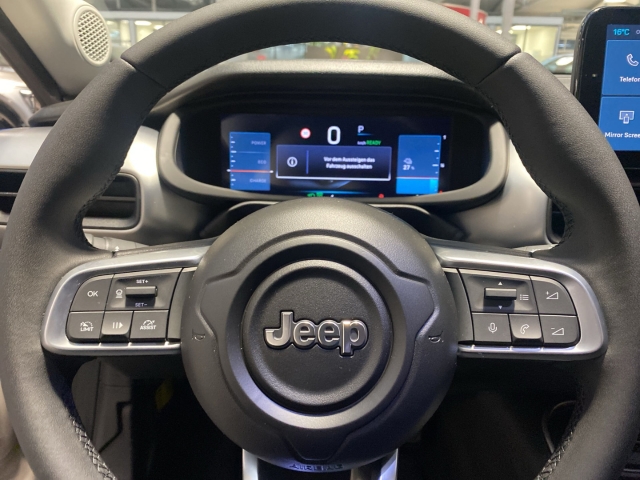 Fahrzeugansicht Jeep Avenger -e Summit 54KW MY24 Wärmepumpe ACC Winterpaket Navi digitales Cockpit Soundsystem - Bild 12