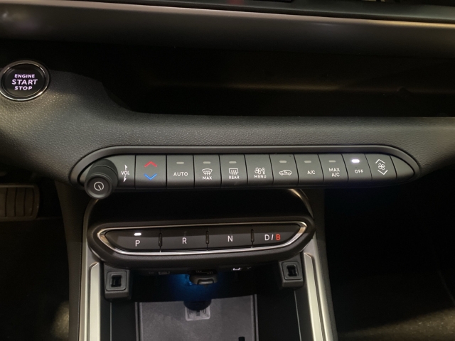 Fahrzeugansicht Jeep Avenger -e Summit 54KW MY24 Wärmepumpe ACC Winterpaket Navi digitales Cockpit Soundsystem - Bild 18