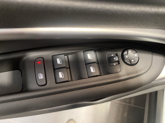 Fahrzeugansicht Jeep Avenger Summit 1.2 Mild-Hybrid LED Apple CarPlay Android Auto Klimaautom DAB SHZ Keyless - Bild 15