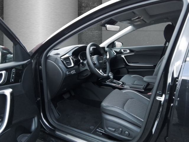 Fahrzeugansicht Kia Cee'd_sw Spirit PHEV Sitzkomfort Technologie-Paket El. Panodach Navi digitales Cockpit Memory Sitze - Bild 7