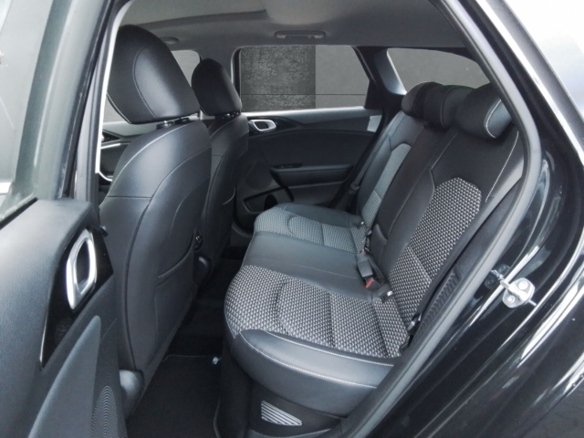 Fahrzeugansicht Kia Cee'd_sw Spirit PHEV Sitzkomfort Technologie-Paket El. Panodach Navi digitales Cockpit Memory Sitze - Bild 9