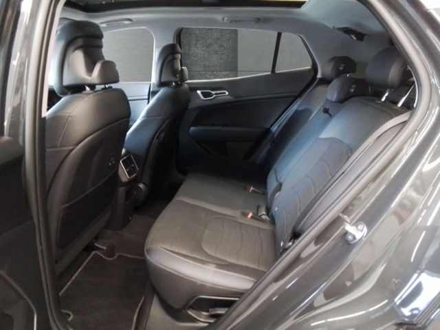 Fahrzeugansicht Kia Sportage Spirit 1.6T AT DriveWise-Paket El Panoramadach HUD Navi Digitales Cockpit ACC SHZ v+h - Bild 9